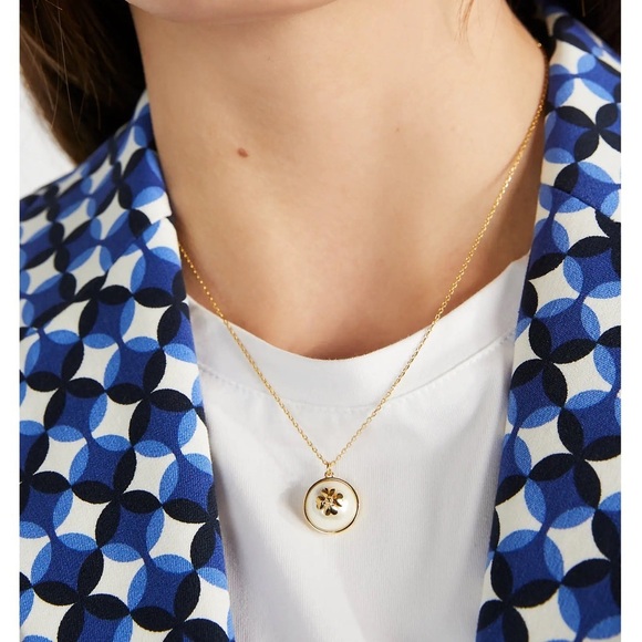 KATE SPADE • Pearls On Pearls Pendant Gold Necklace - Picture 2 of 5